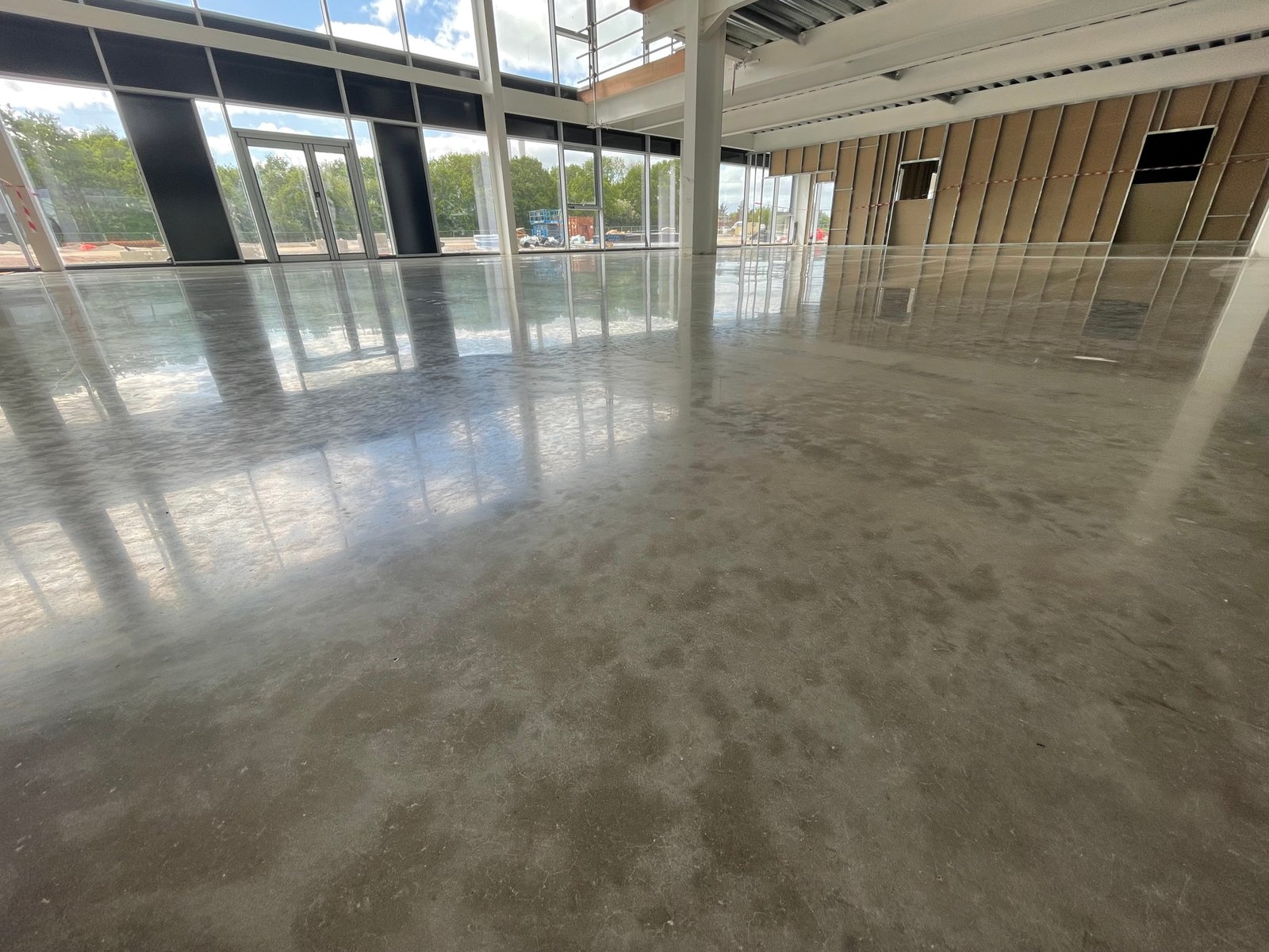 Commercial polished concrete — dark finish bar and restaurant