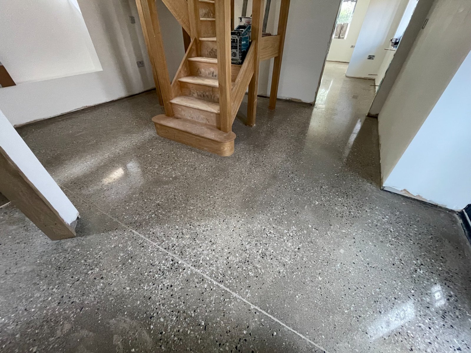 Full aggregate hallway