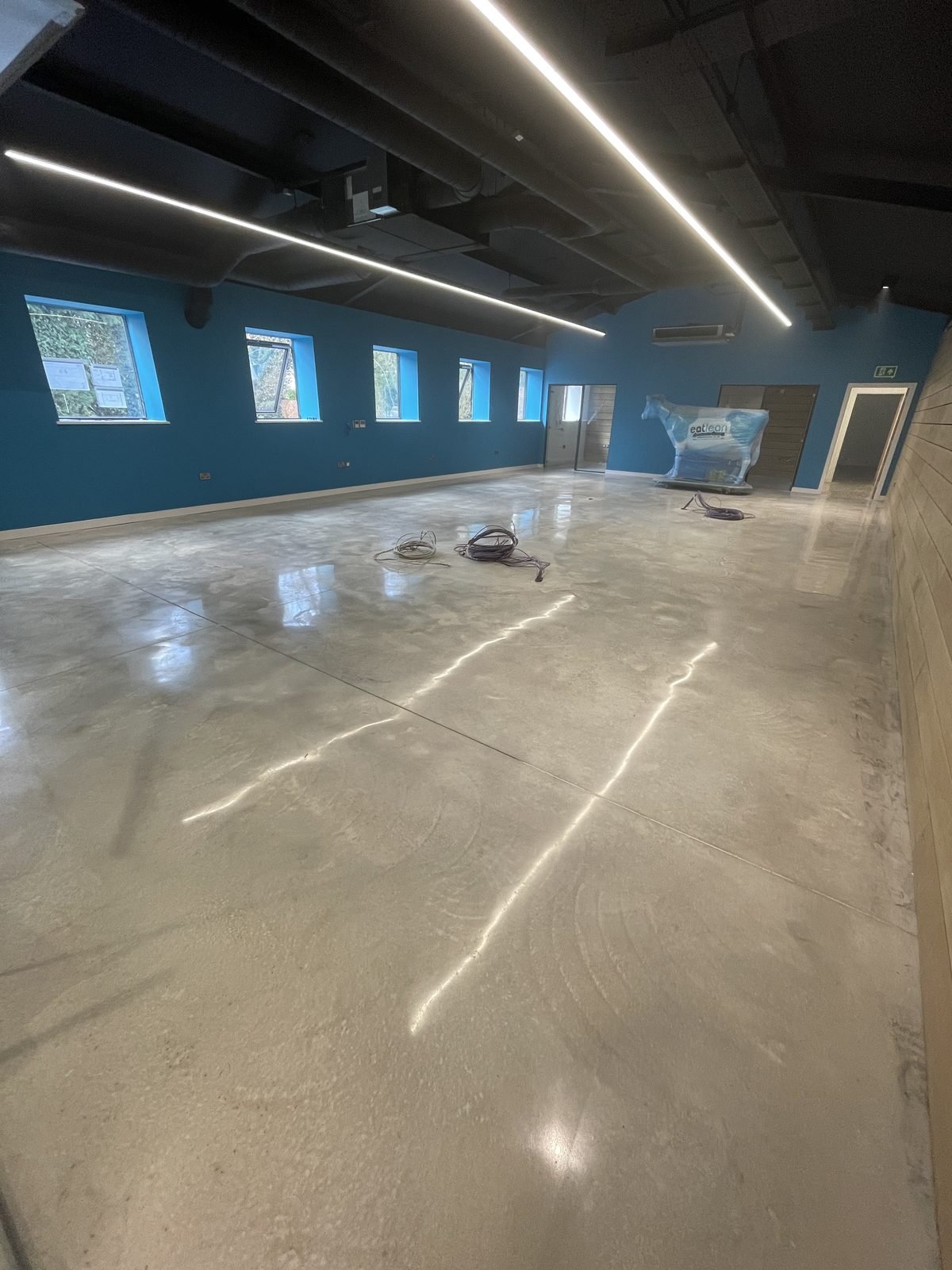 Commercial polished concrete restaurant floor - bespoke decorative inlay
