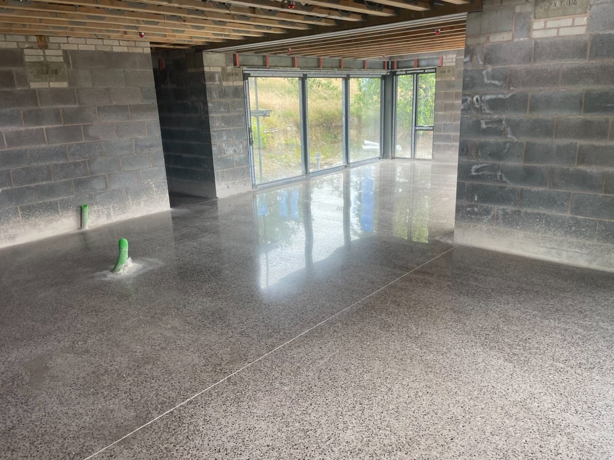 Full aggregate polished concrete - 3500g natural finish living room