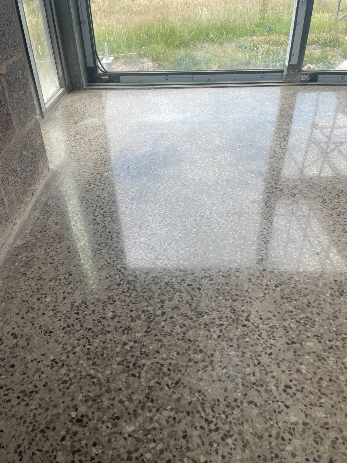 Full aggregate exposure polished concrete - 3500g residential floor