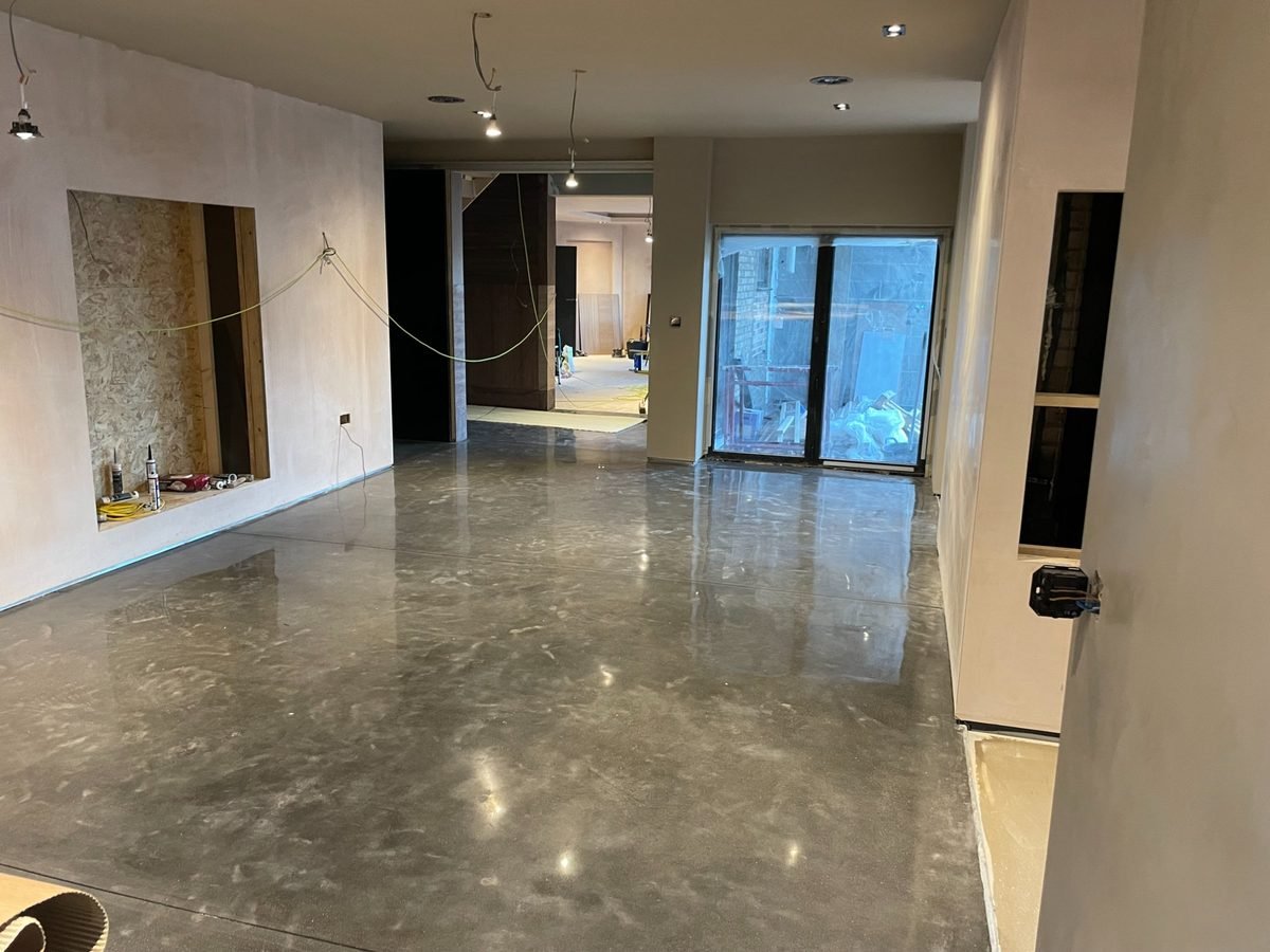 Graphite polished concrete floor - 800g finish living room