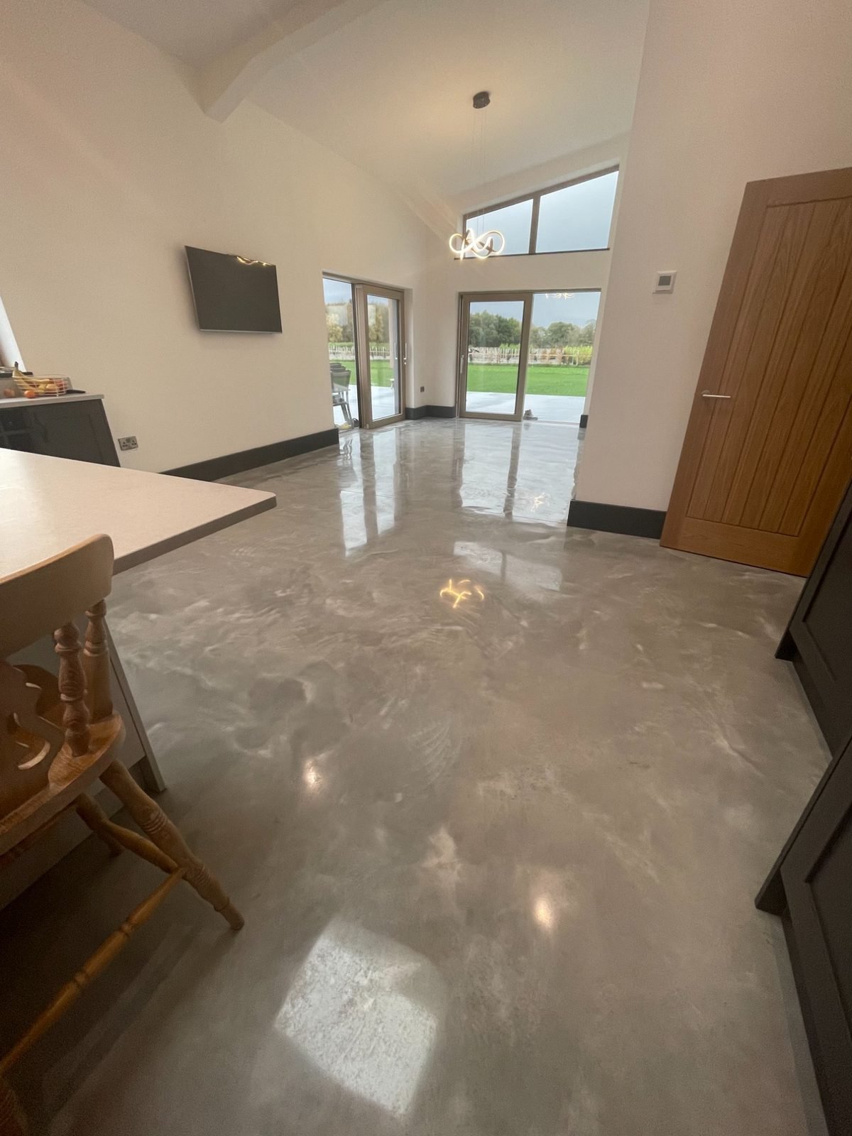 High gloss silver cream polished concrete - open plan living room