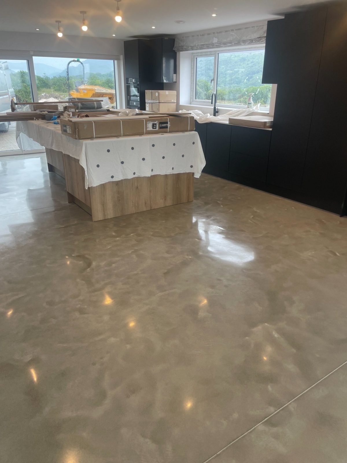 White cream high gloss polished concrete - residential kitchen floor