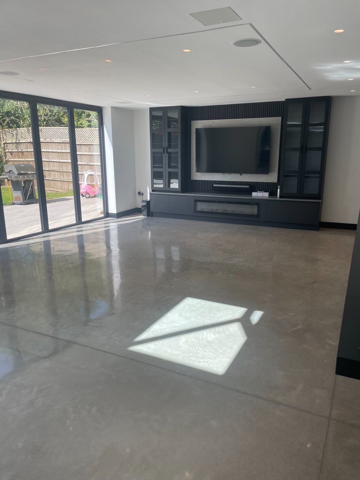 Silver 3000g polished concrete - living room floor installation