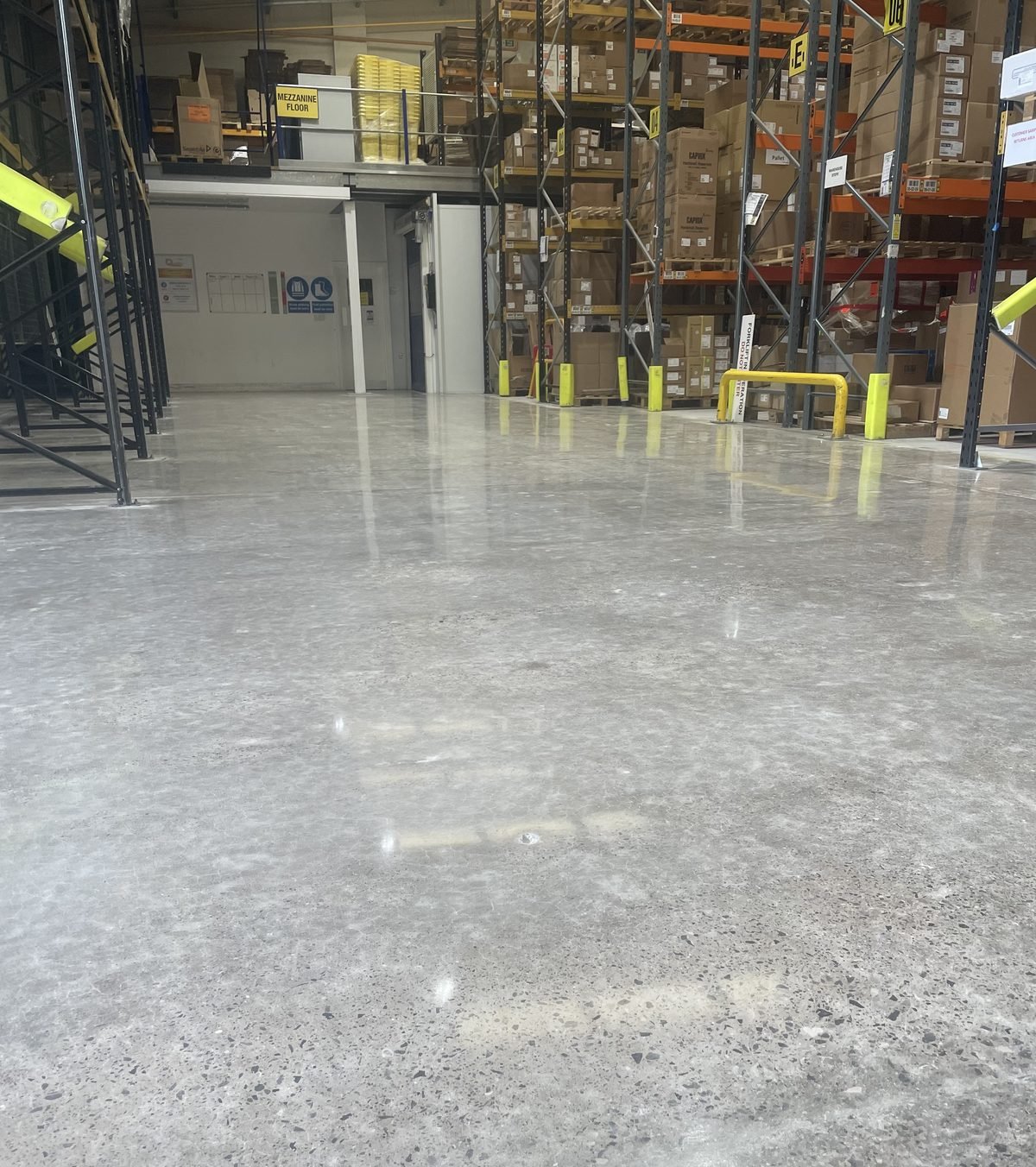Industrial polished concrete high gloss - large manufacturing facility