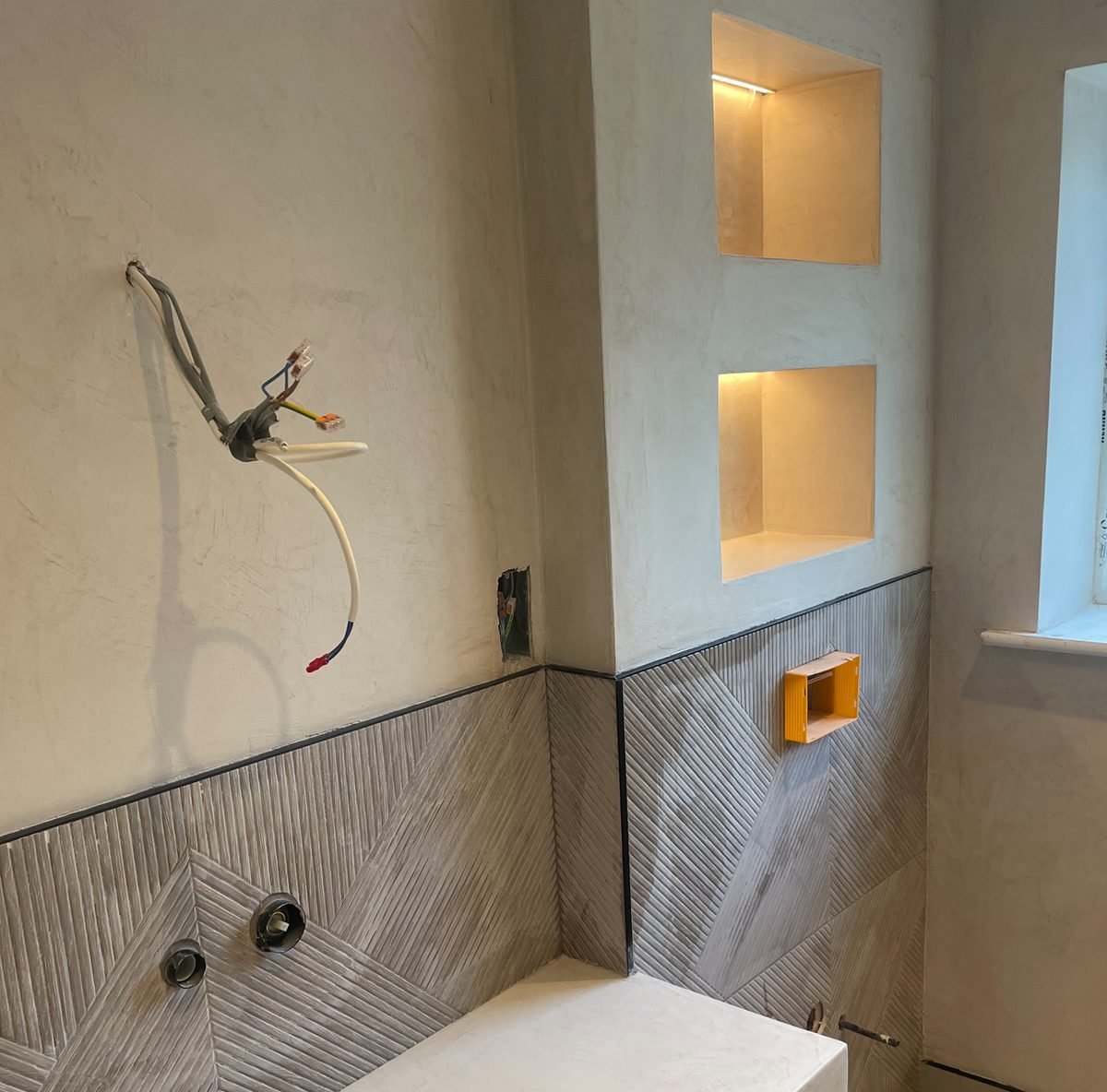 Bespoke microcement with illuminated niches - luxury bathroom